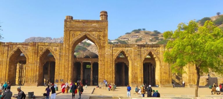 Adhai Din Ka Jhonpra