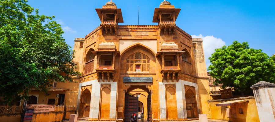 Akbari Fort And Museum (Akbar’s Palace / Rajputana Museum)