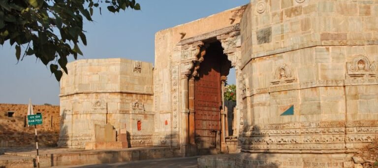 Sattaa and Patta (Bhairo) Pol and Fort Gates