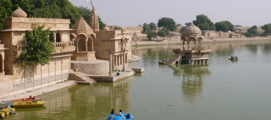 Gadisar (Gadsisar) Lake