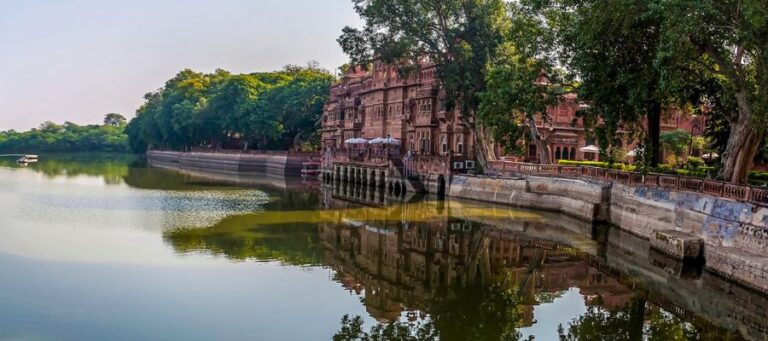 Gajner Palace And Gajner Lake