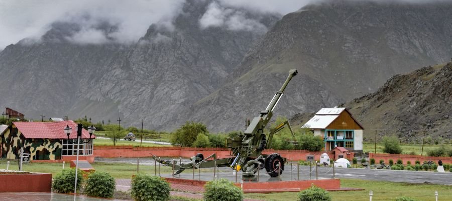 Drass Town and Kargil War Memorial (Vijaypath)