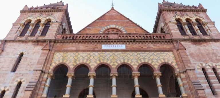 Aina Mahal (Palace of Mirrors)