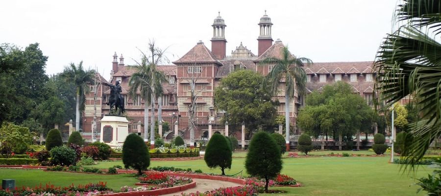 Sayaji Baug (Kamati Baug) and Baroda Museum