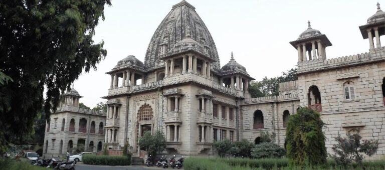 Kirti Mandir (Gaekwad Cenotaph)